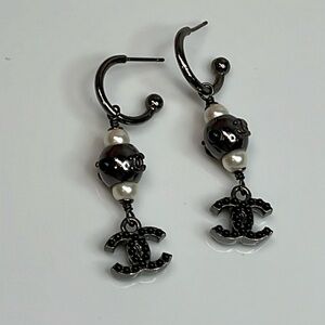 CHANEL Vintage Drop Pearl Earrings